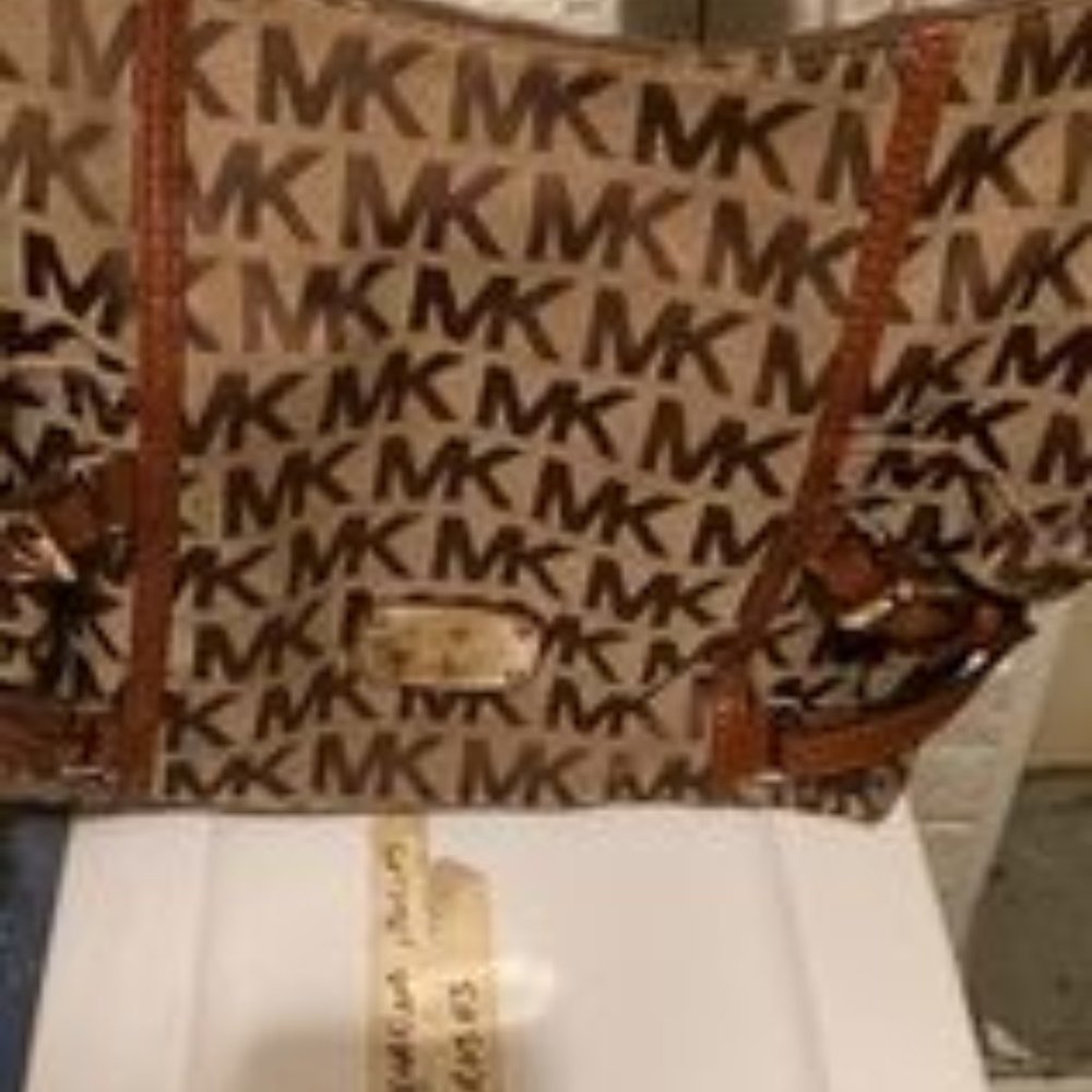 michael Kors purse